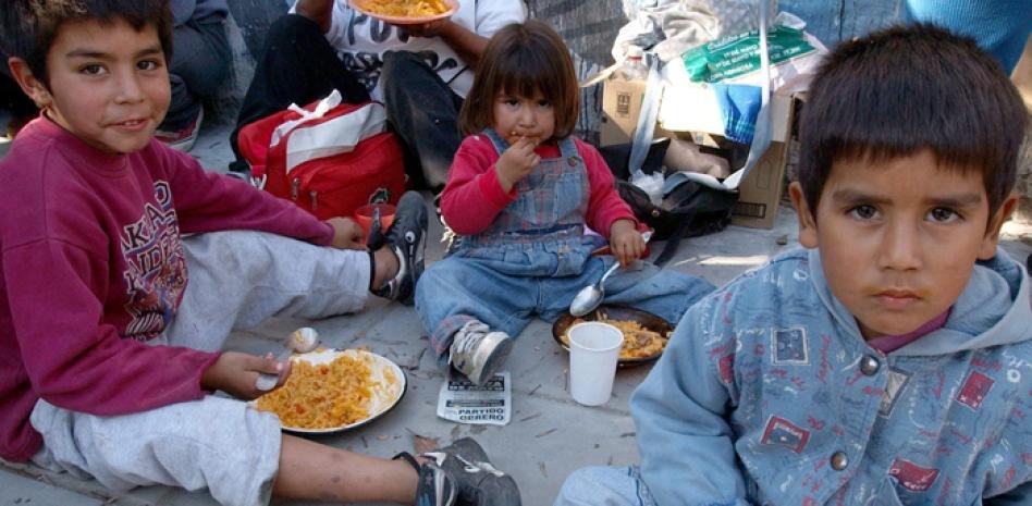 Casi ocho de cada 10 niños argentinos son pobres desde la llegada al poder de Milei