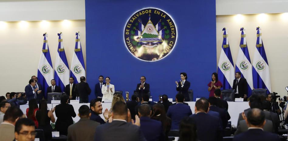 Una nueva legislatura, con menos diputados tras reforma, tomará posesión en El Salvador