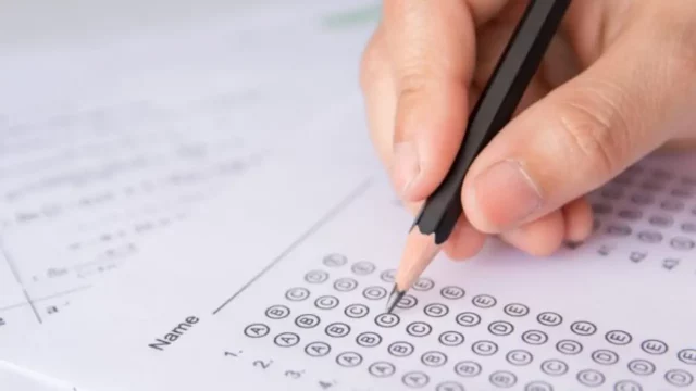 Investigan a estudiante japonés por uso de gafas inteligentes en examen de admisión a la universidad