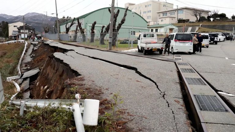 Terremoto de 7.5 sacude Japón y activa alerta de tsunami