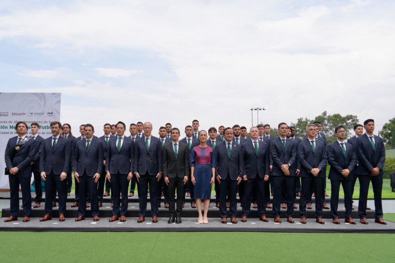 Abandera Sheinbaum a la Selección Mexicana rumbo al Mundial