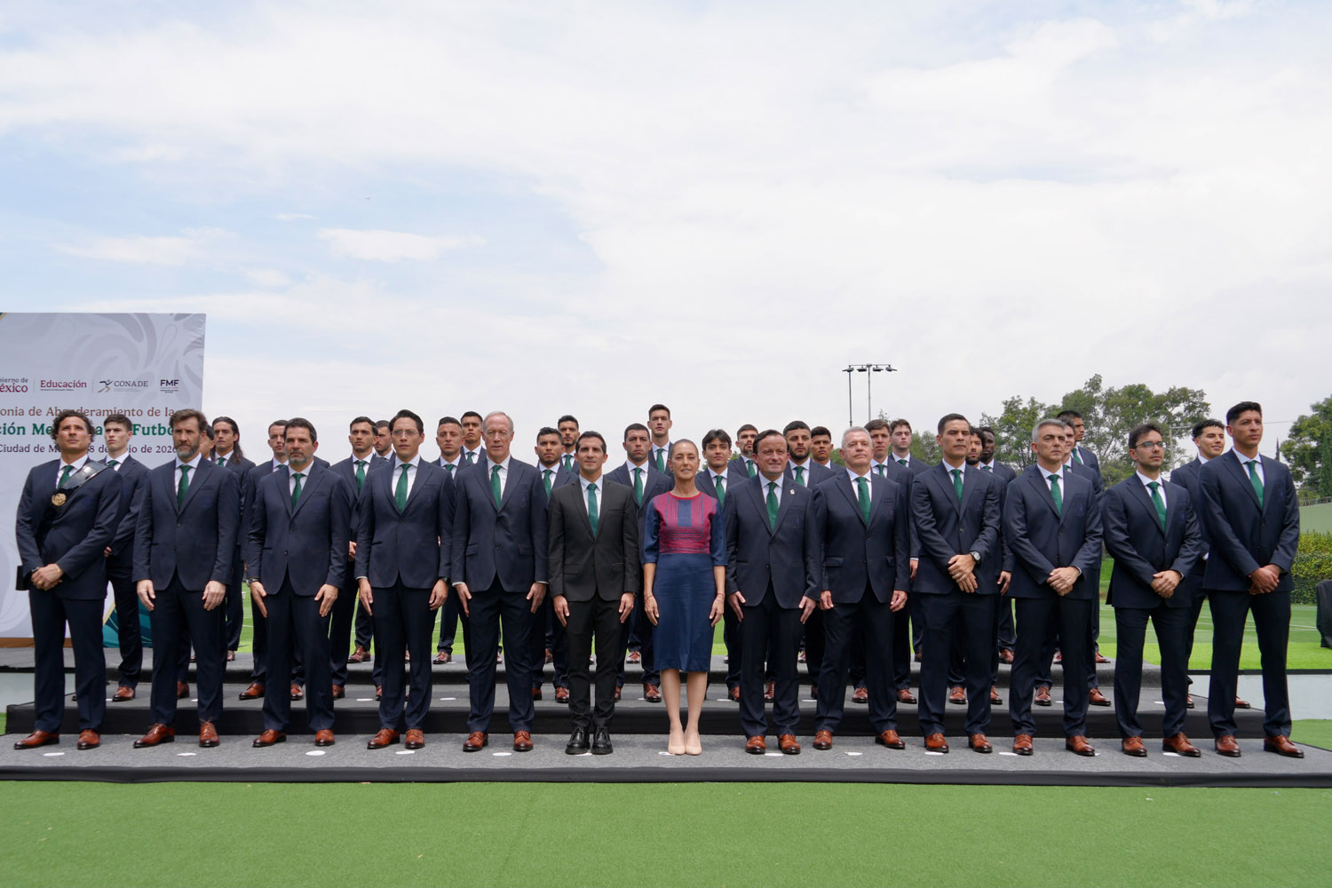 Abandera Sheinbaum a la Selección Mexicana rumbo al Mundial